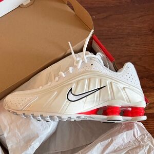 Nike Shox R4 womens size 9 white/phantom